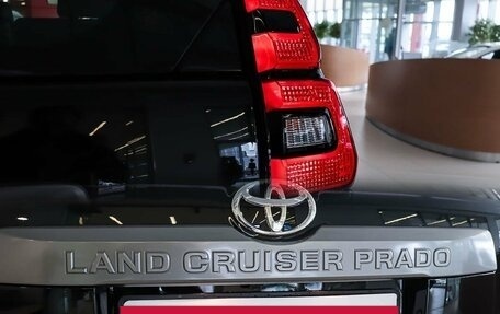 Toyota Land Cruiser Prado 150 рестайлинг 2, 2023 год, 8 350 000 рублей, 12 фотография