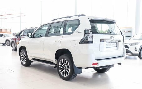 Toyota Land Cruiser Prado 150 рестайлинг 2, 2023 год, 9 650 000 рублей, 3 фотография