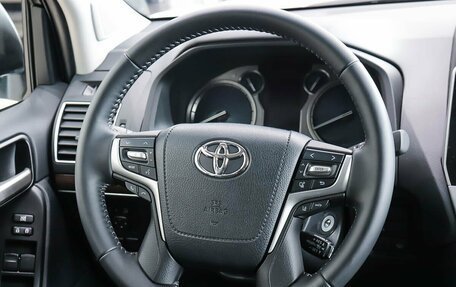 Toyota Land Cruiser Prado 150 рестайлинг 2, 2023 год, 9 650 000 рублей, 15 фотография
