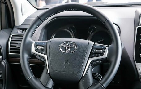 Toyota Land Cruiser Prado 150 рестайлинг 2, 2023 год, 8 650 000 рублей, 16 фотография