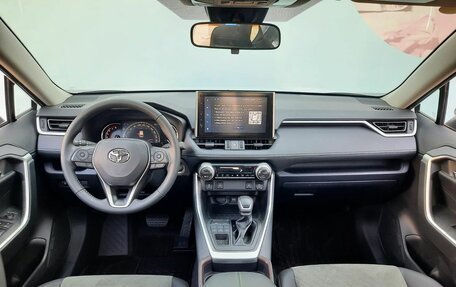 Toyota RAV4, 2023 год, 4 950 000 рублей, 9 фотография