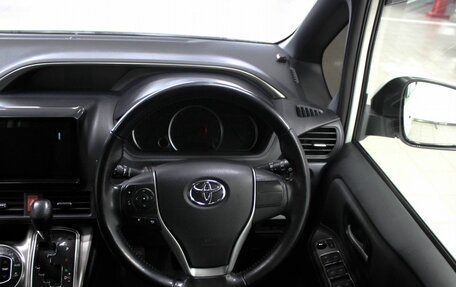 Toyota Voxy III, 2014 год, 1 939 000 рублей, 12 фотография