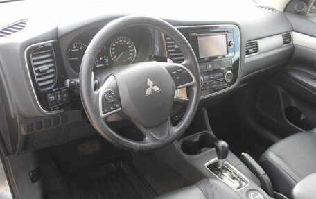 Mitsubishi Outlander III рестайлинг 3, 2012 год, 1 599 000 рублей, 12 фотография