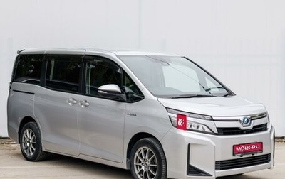 Toyota Voxy III, 2018 год, 2 649 000 рублей, 1 фотография
