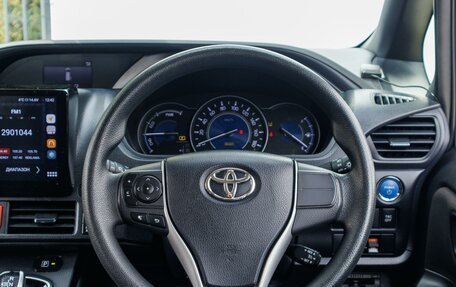 Toyota Voxy III, 2018 год, 2 649 000 рублей, 15 фотография