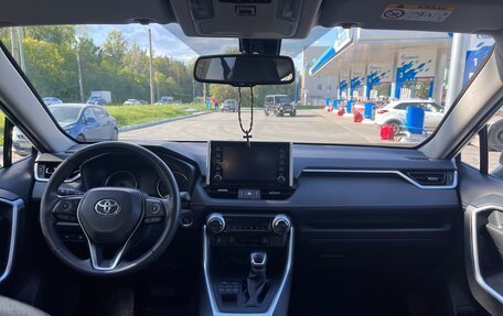 Toyota RAV4, 2021 год, 4 300 000 рублей, 10 фотография