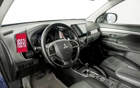 Mitsubishi Outlander III рестайлинг 3, 2014 год, 2 030 800 рублей, 16 фотография