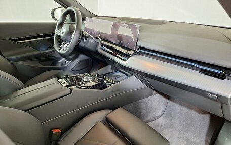 BMW 5 серия, 2023 год, 10 400 000 рублей, 2 фотография