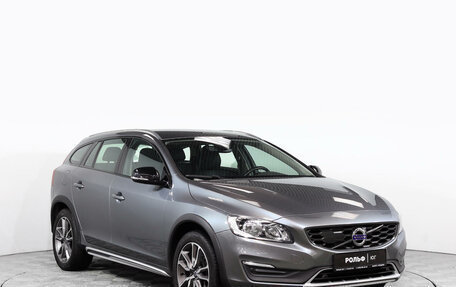 Volvo V60 Cross Country II, 2018 год, 2 900 000 рублей, 3 фотография