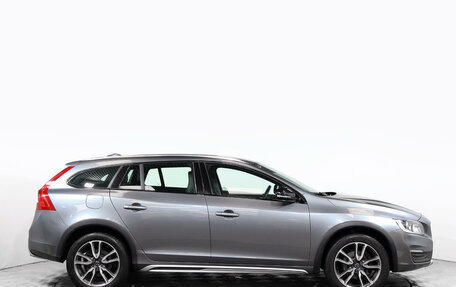 Volvo V60 Cross Country II, 2018 год, 2 900 000 рублей, 4 фотография