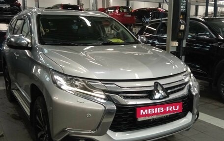 Mitsubishi Pajero Sport III рестайлинг, 2018 год, 3 366 000 рублей, 2 фотография