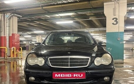 Mercedes-Benz C-Класс, 2003 год, 620 000 рублей, 1 фотография