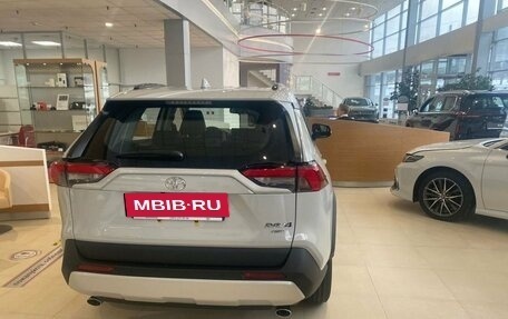 Toyota RAV4, 2023 год, 4 780 000 рублей, 3 фотография