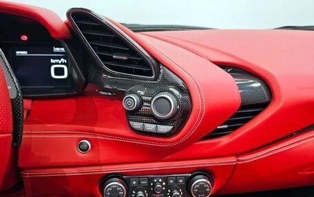 Ferrari F8, 2021 год, 29 500 000 рублей, 13 фотография