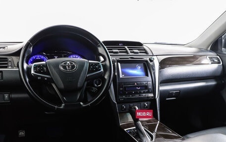 Toyota Camry, 2017 год, 2 249 000 рублей, 11 фотография