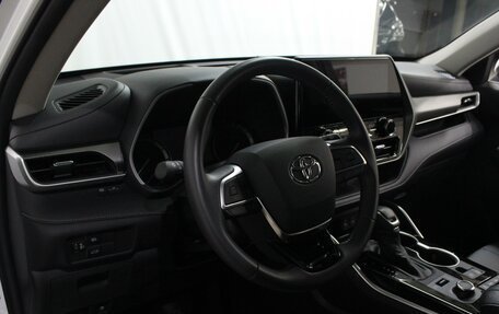 Toyota Highlander, 2023 год, 7 150 000 рублей, 17 фотография