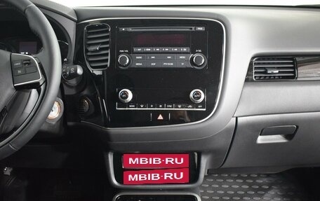 Mitsubishi Outlander III рестайлинг 3, 2022 год, 3 700 000 рублей, 8 фотография