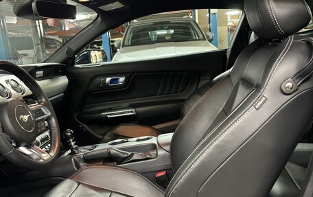 Ford Mustang VI рестайлинг, 2021 год, 4 400 000 рублей, 23 фотография