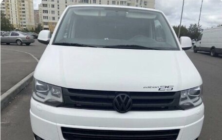 Volkswagen Caravelle T5, 2012 год, 2 290 000 рублей, 3 фотография