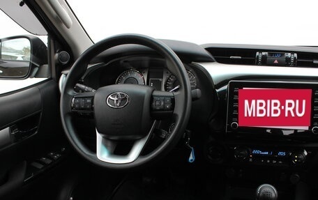 Toyota Hilux VIII, 2022 год, 5 500 000 рублей, 18 фотография