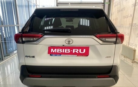 Toyota RAV4, 2021 год, 3 770 000 рублей, 8 фотография