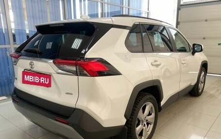 Toyota RAV4, 2021 год, 3 770 000 рублей, 9 фотография