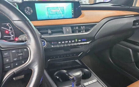Lexus UX I, 2019 год, 3 394 000 рублей, 7 фотография