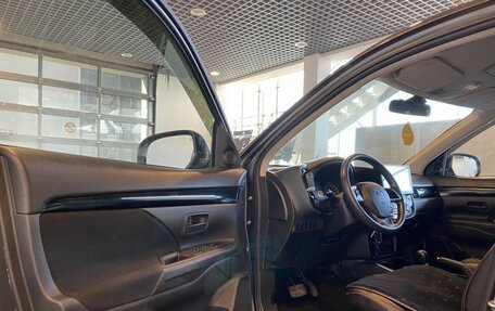 Mitsubishi Outlander III рестайлинг 3, 2018 год, 1 975 000 рублей, 20 фотография