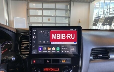 Mitsubishi Outlander III рестайлинг 3, 2018 год, 1 975 000 рублей, 13 фотография