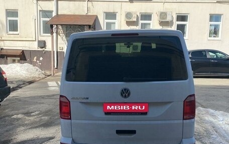Volkswagen Multivan T6 рестайлинг, 2018 год, 4 500 000 рублей, 11 фотография
