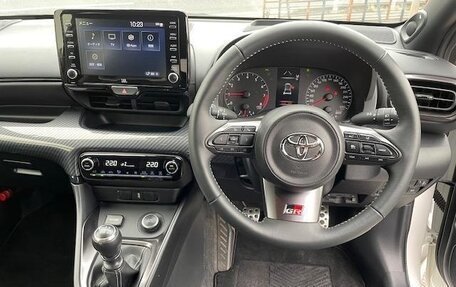 Toyota Yaris, 2020 год, 2 710 000 рублей, 8 фотография
