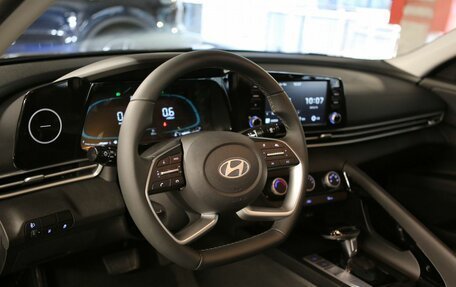 Hyundai Elantra, 2023 год, 2 690 000 рублей, 15 фотография