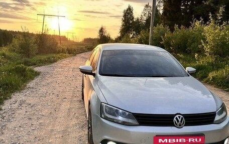 Volkswagen Jetta VI, 2012 год, 980 000 рублей, 2 фотография