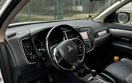 Mitsubishi Outlander III рестайлинг 3, 2013 год, 1 690 000 рублей, 18 фотография