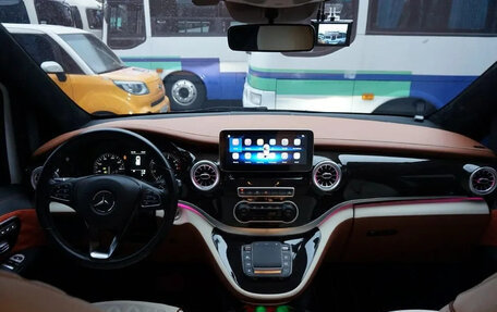Mercedes-Benz V-Класс, 2019 год, 6 498 000 рублей, 10 фотография
