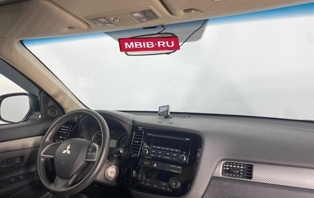 Mitsubishi Outlander III рестайлинг 3, 2014 год, 1 799 000 рублей, 13 фотография