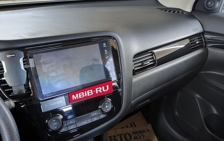 Mitsubishi Outlander III рестайлинг 3, 2022 год, 2 950 000 рублей, 7 фотография