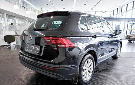 Volkswagen Tiguan II, 2017 год, 2 600 000 рублей, 5 фотография