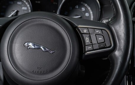 Jaguar XE I рестайлинг, 2015 год, 2 239 000 рублей, 17 фотография