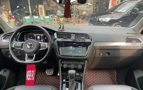 Volkswagen Tiguan II, 2021 год, 2 564 000 рублей, 10 фотография