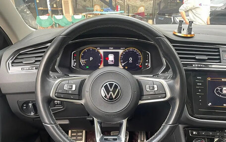 Volkswagen Tiguan II, 2021 год, 2 564 000 рублей, 13 фотография