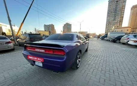 Dodge Challenger III рестайлинг 2, 2011 год, 2 400 000 рублей, 5 фотография