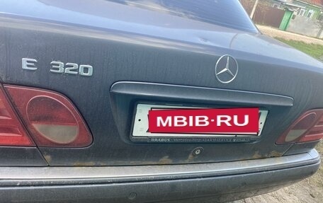 Mercedes-Benz E-Класс, 1997 год, 280 000 рублей, 3 фотография