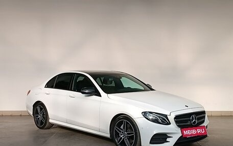 Mercedes-Benz E-Класс, 2018 год, 3 990 000 рублей, 3 фотография