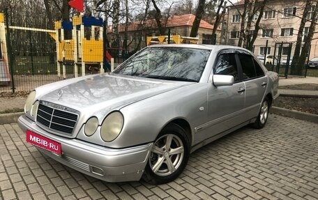 Mercedes-Benz E-Класс, 1996 год, 450 000 рублей, 3 фотография