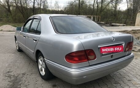 Mercedes-Benz E-Класс, 1996 год, 450 000 рублей, 4 фотография
