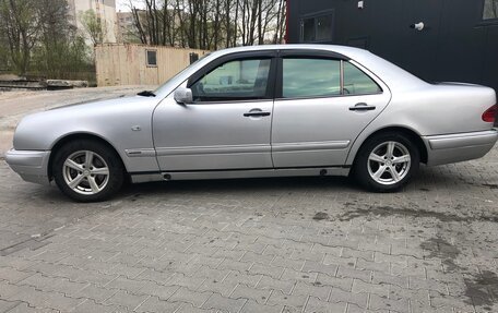 Mercedes-Benz E-Класс, 1996 год, 450 000 рублей, 5 фотография