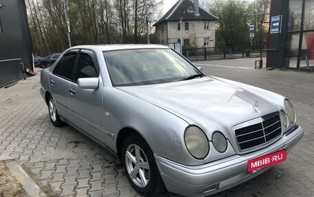 Mercedes-Benz E-Класс, 1996 год, 450 000 рублей, 10 фотография