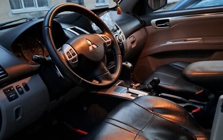 Mitsubishi Pajero Sport II рестайлинг, 2012 год, 1 800 000 рублей, 5 фотография