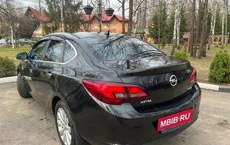 Opel Astra J, 2013 год, 870 000 рублей, 2 фотография